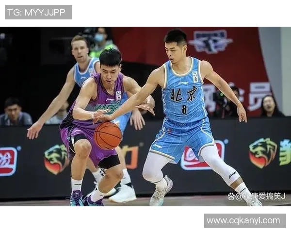 南京篮球队灵活战术解析与团队协作提升探讨